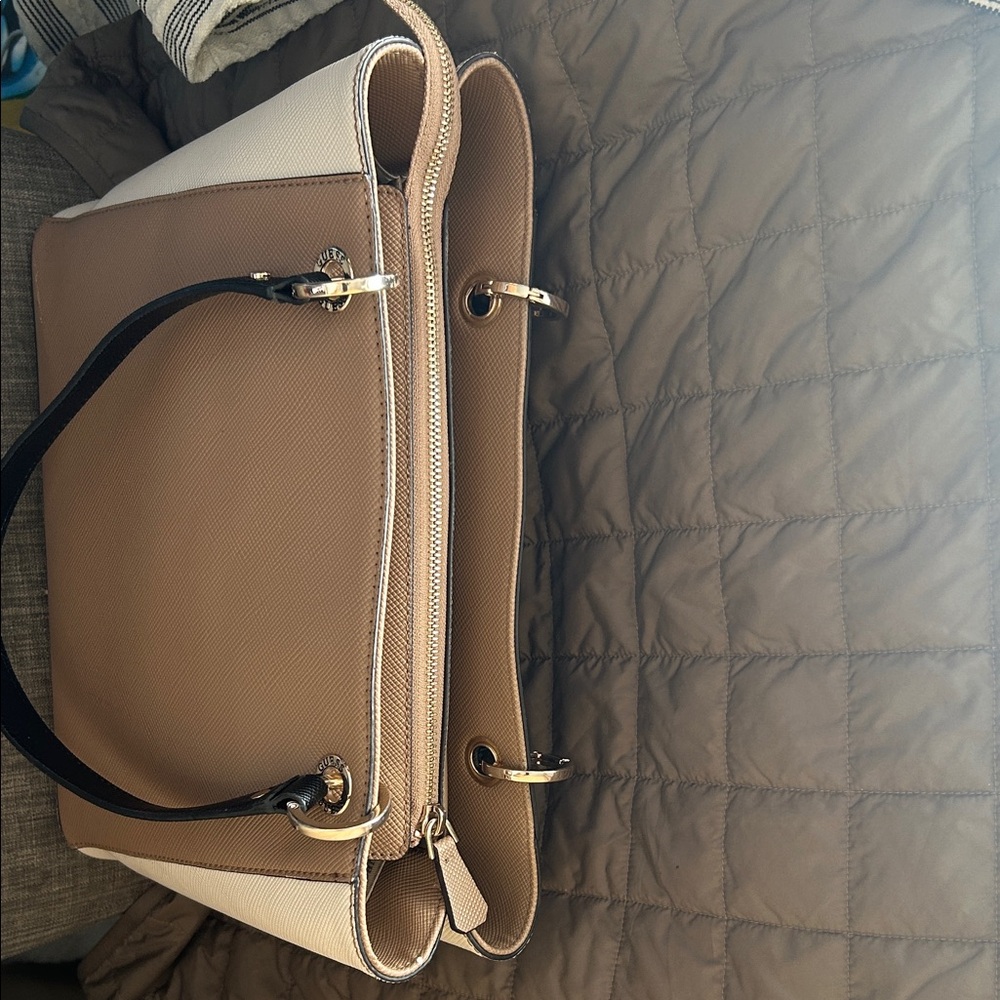 GUESS Beige and Cream Shoulder Bag - Picture 7 of 7